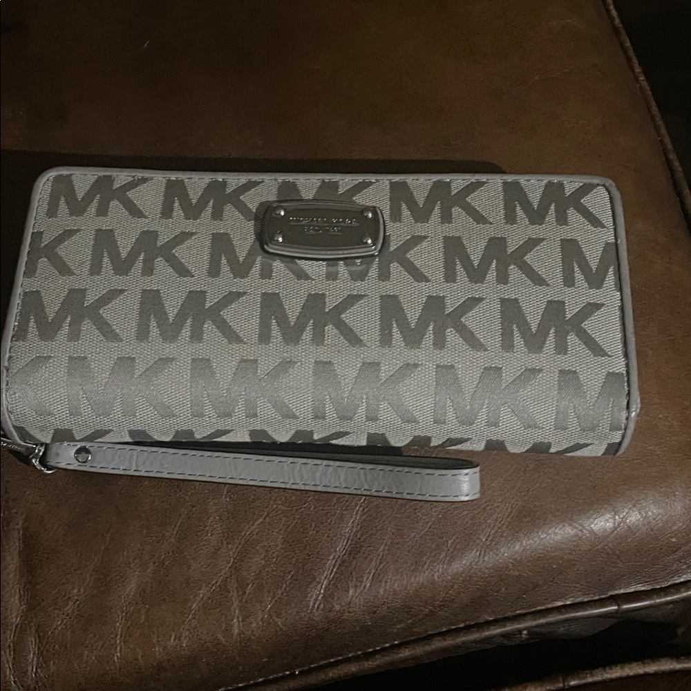 Michael Kors Black and Gray Monogram Shoulder Bag and Wallet - Picture 2 of 7
